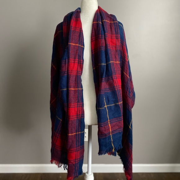 New Noel Plaid Triangle Scarf - Picture 7 of 7